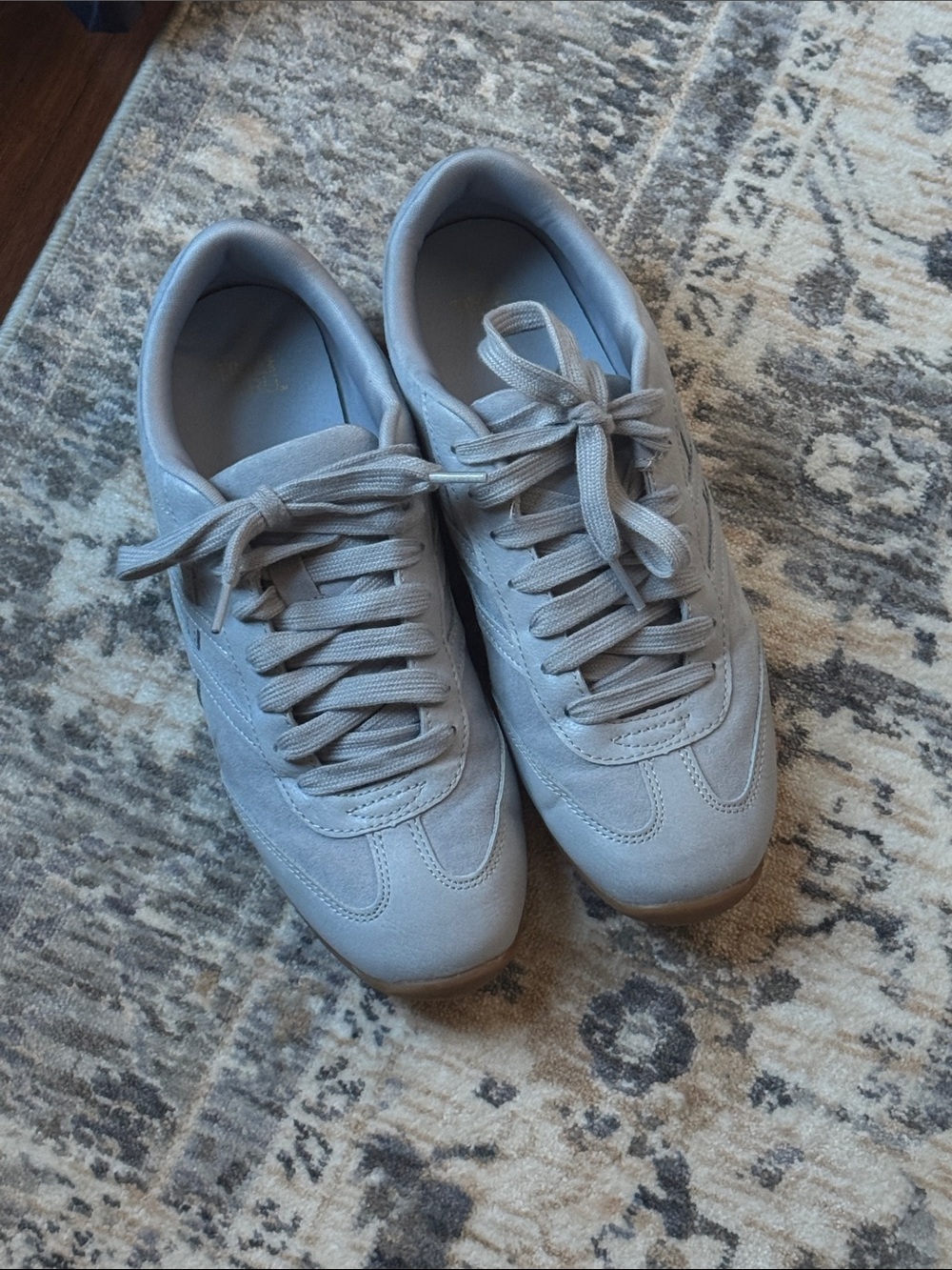 Womens Casual Suede Lace-Up Sneakers in Light blue. Size 8